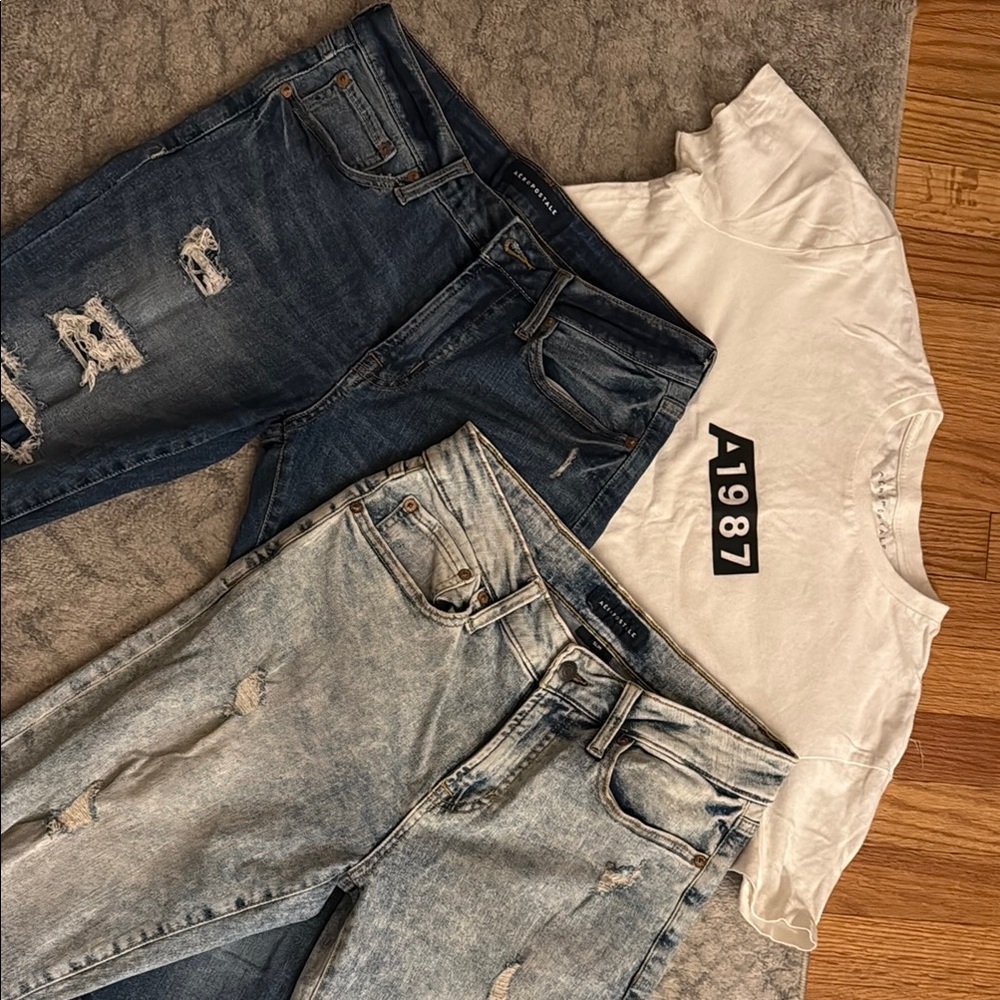 Aeropostale - Casual White Graphic Tee and Distressed Jeans Set